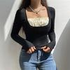 Beyaz Büzgülü Yaka Detaylı Siyah Crop Uzun Kollu