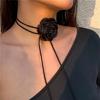 Siyah Gül Desenli Choker Kolye